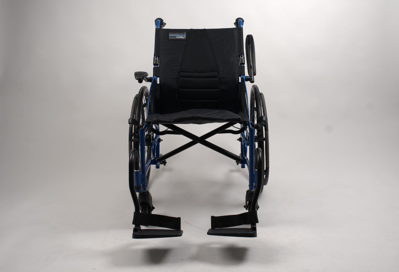 Strongback Comfort frontal von vorn, Sitzfläche und Sitzbreite gut erkennbar